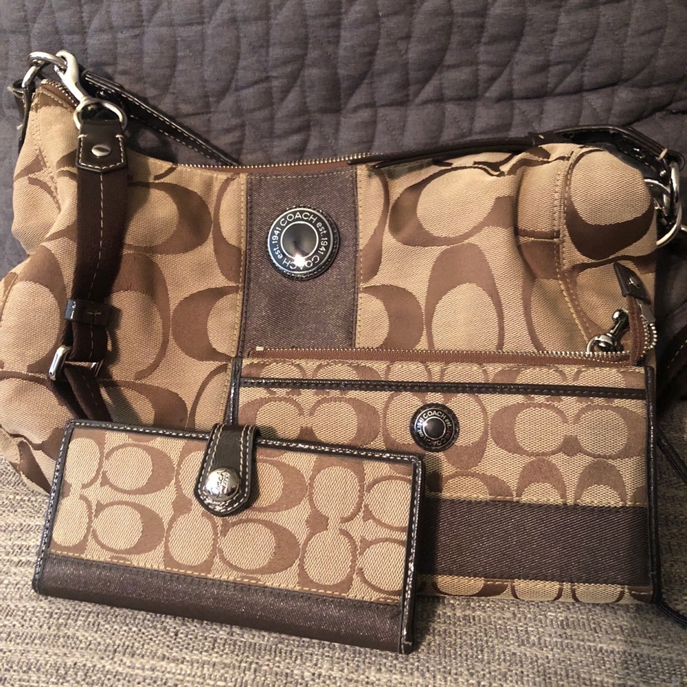 Coach Signature Tan/Brown Hobo F19281 W/ 2 Wallets
